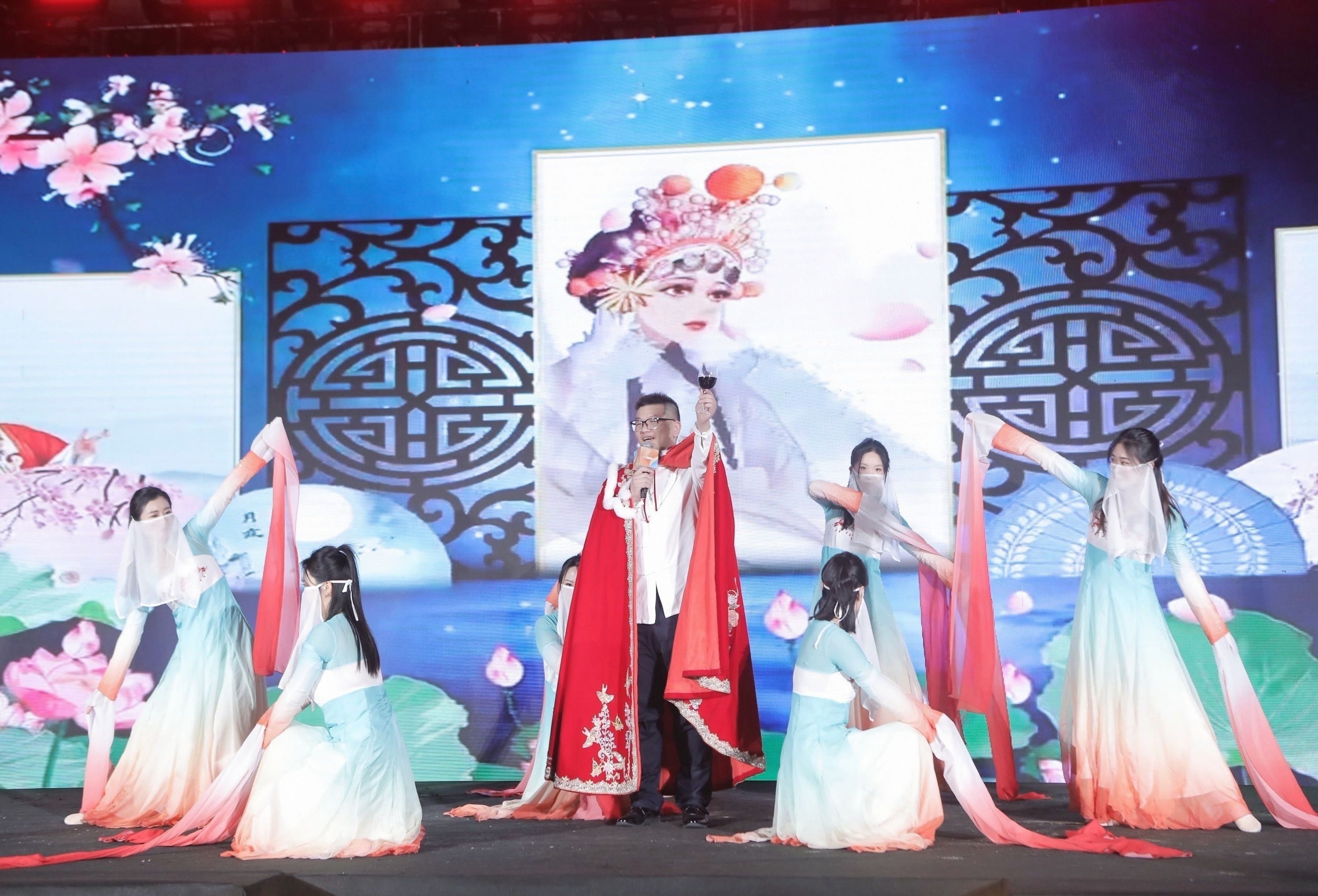 2024员工表演3.jpg