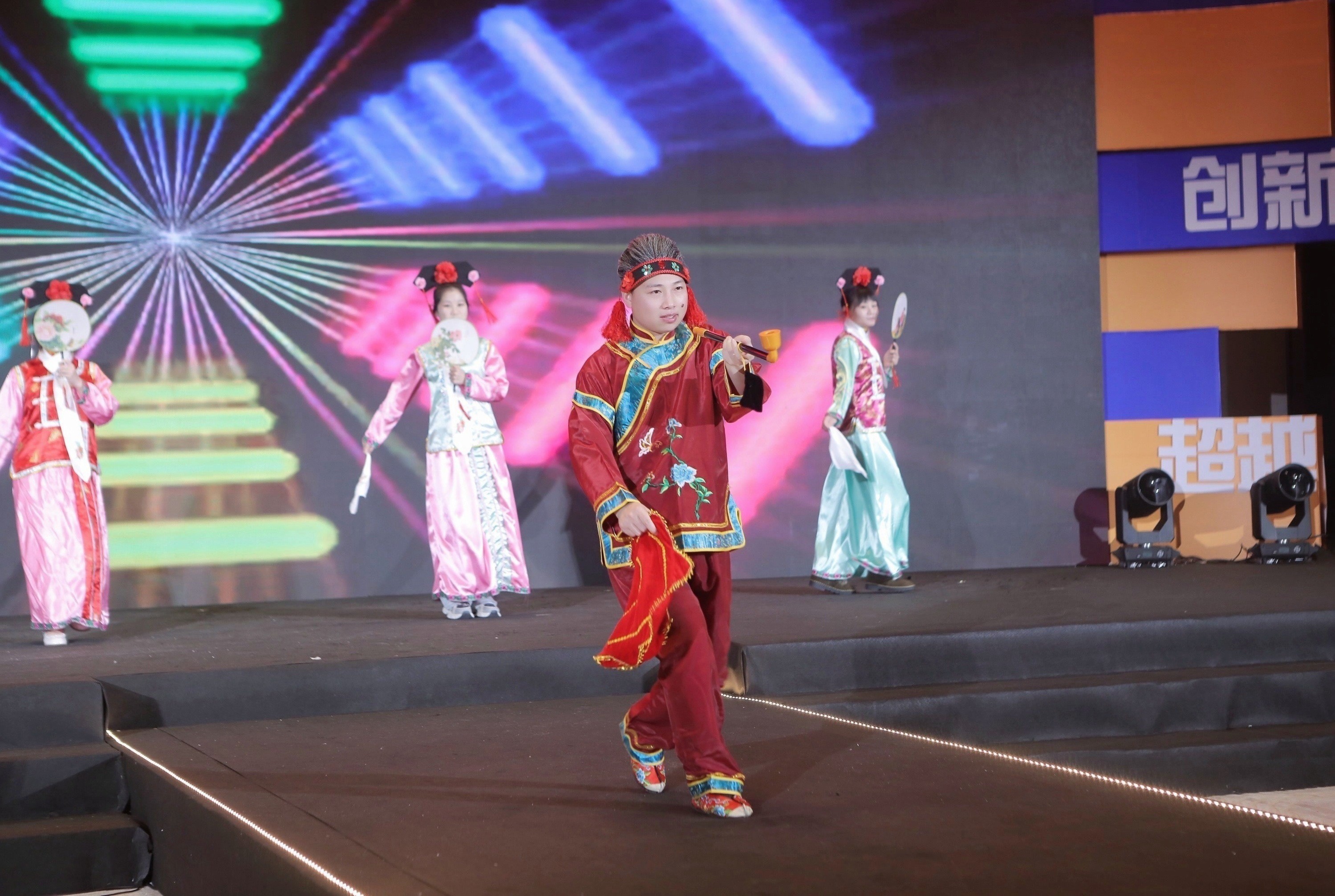 2024员工表演4.jpg